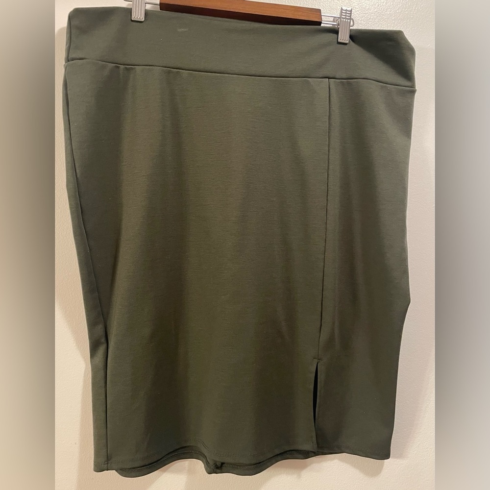 GREEN PENCIL SKIRT